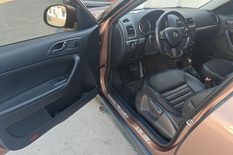 斯柯达 Yeti 2014款 1.8TSI DSG极地版中控内饰20