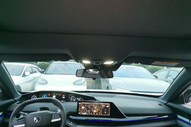 长安UNI-V 2023款 1.5T 尊贵型中控内饰22