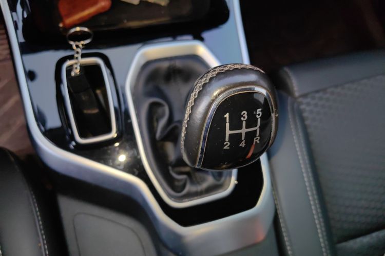 奇瑞 瑞虎5x 2020款 1.5L 手动时尚版中控内饰18