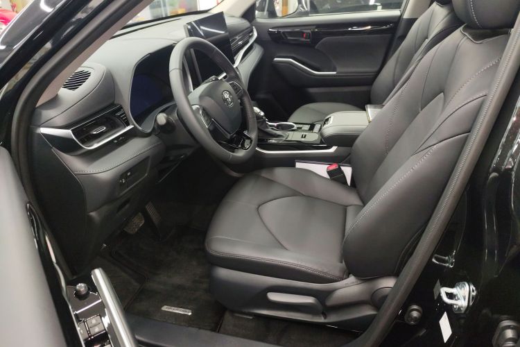 丰田 汉兰达 2026款 2.5L智能电混双擎两驱精英版 7座中控内饰19