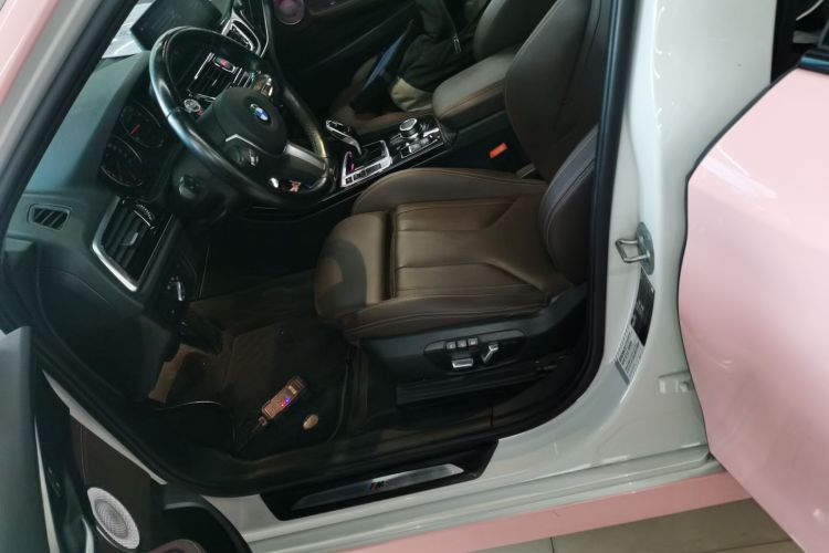 宝马1系 2022款 125i M运动曜夜版中控内饰19