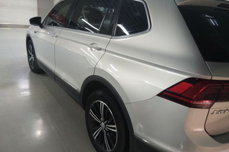 大众 途观L 2018款 380TSI 自动四驱豪华版车身外观4