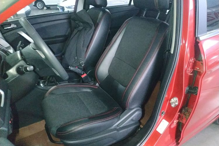 凯翼C3R 2015款 1.5L 手动金钻版中控内饰19