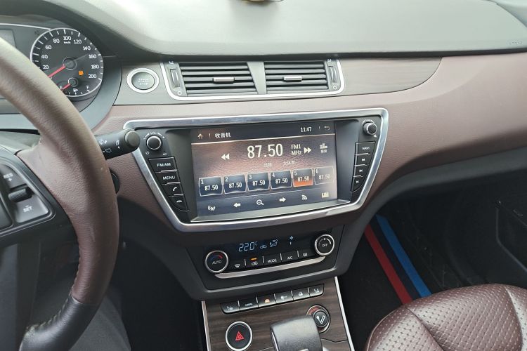 陆风X7 2015款 2.0T 全景尊贵版中控内饰16