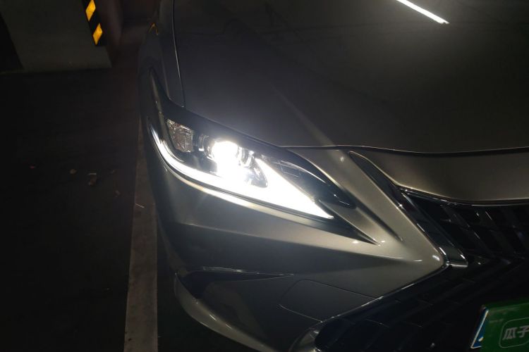 雷克萨斯ES 2022款 200 卓越版车身外观8