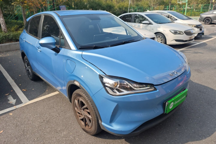 哪吒汽车 哪吒V 2022款 潮 300 Lite 三元锂车身外观3