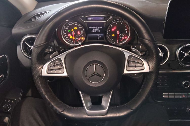 奔驰GLA 2019款 GLA 200 时尚型中控内饰13