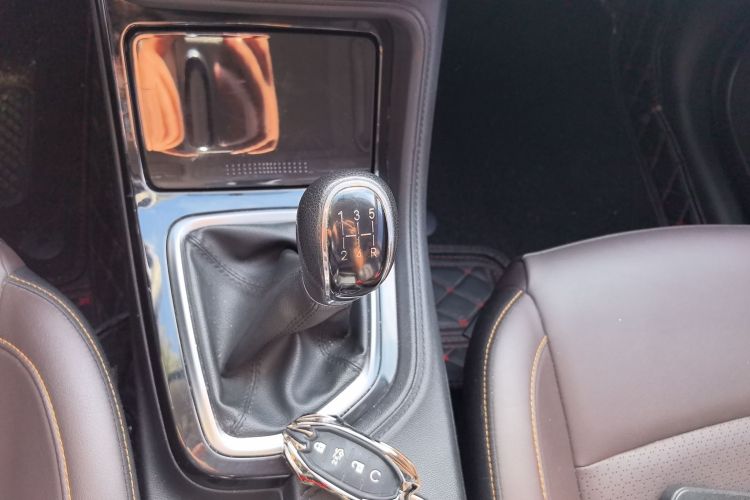 长安CS35PLUS 2019款 1.6L 手动畅联版中控内饰18