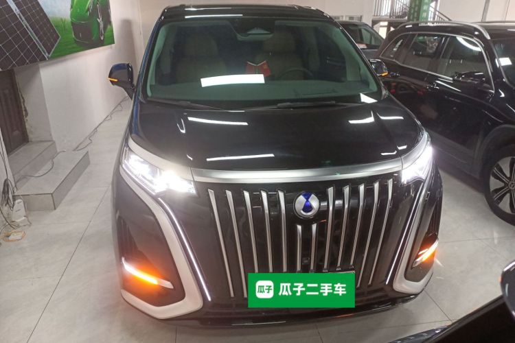 腾势D9 2022款 EV 600 四驱旗舰型车身外观2