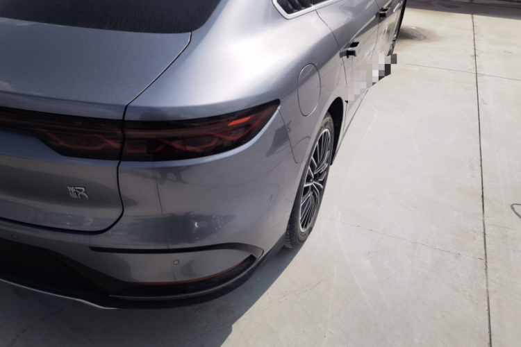 比亚迪 汉 2023款 DM-i 冠军版 121KM 尊享型车身外观9