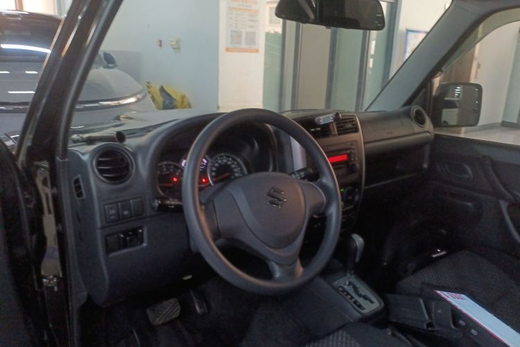 铃木 吉姆尼 2015款 1.3 AT JLX中控内饰7002