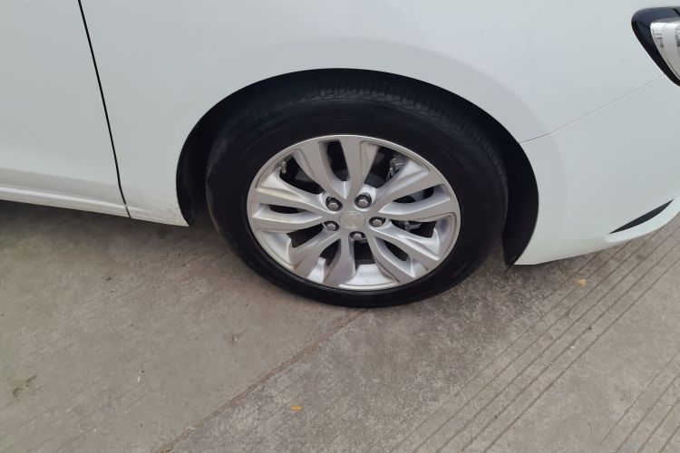 别克 英朗 2021款 典范 1.5L 自动精英型车身外观10