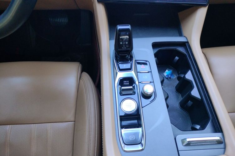 领克09 EM-P 2023款 2.0TD EM-P 远航版PM 七座中控内饰18