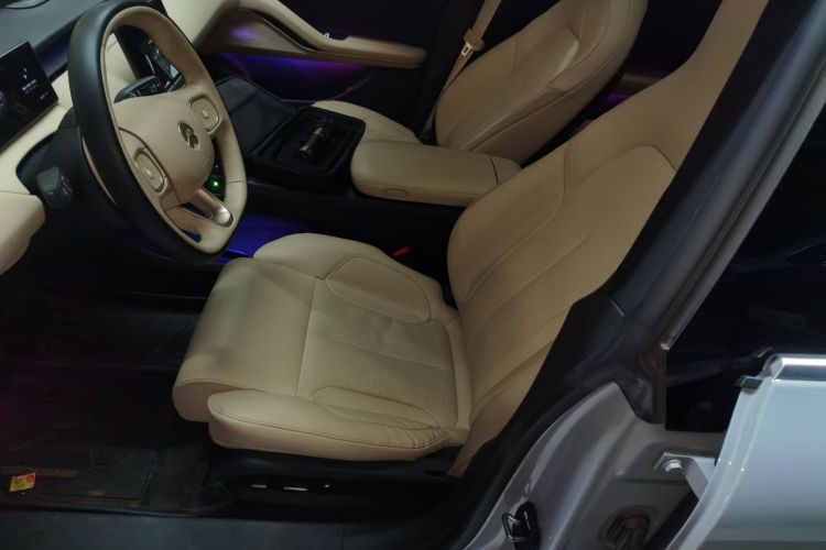 蔚来ET5 2022款 75kWh中控内饰19