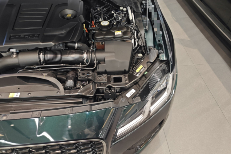 捷豹XFL 2022款 XFL 2.0T P250 两驱精英运动版机舱底盘26