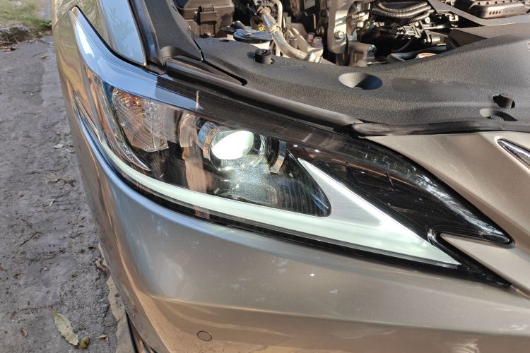 雷克萨斯ES 2024款 200 臻享版车身外观8