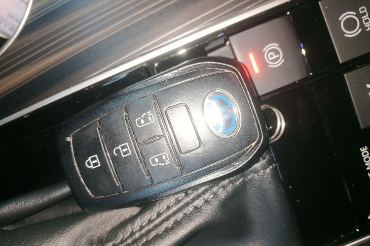 丰田 赛那SIENNA 2023款 2.5L混动 尊贵版中控内饰7001