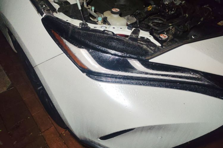 丰田 凌放HARRIER 2022款 双擎 2.5L CVT两驱豪华版车身外观8