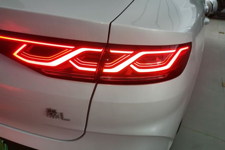 比亚迪 秦L 2024款 DM-i 80KM超越型车身外观9