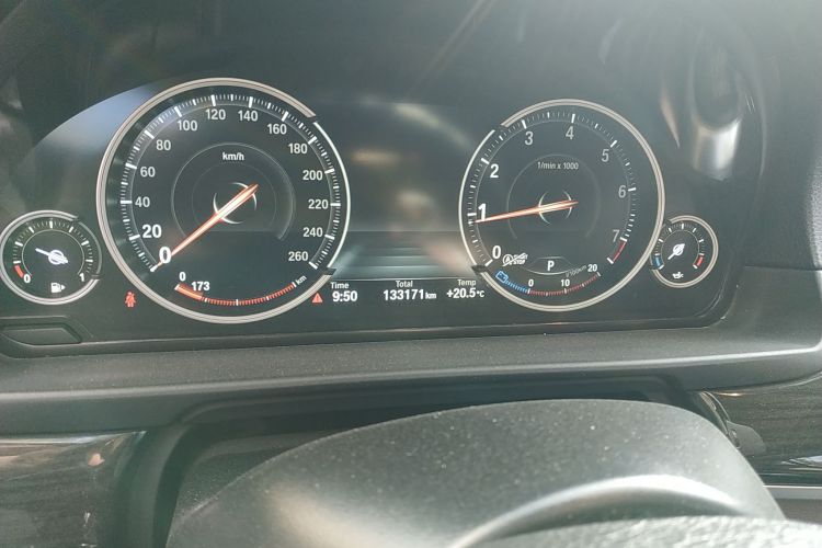 宝马5系 2014款 525Li 豪华设计套装中控内饰14