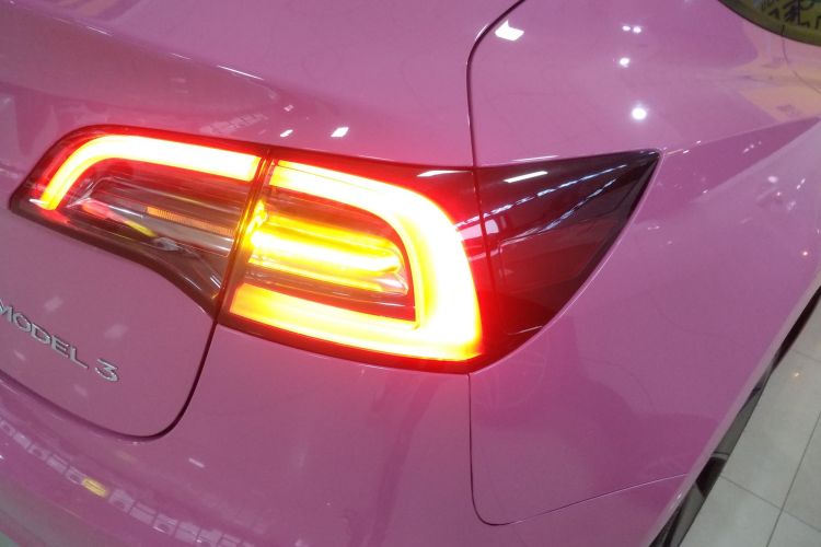 特斯拉 Model 3 2022款 后轮驱动版车身外观9