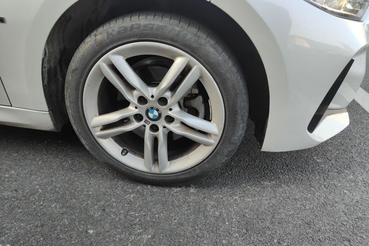 宝马1系 2022款 120i M运动曜夜版车身外观10