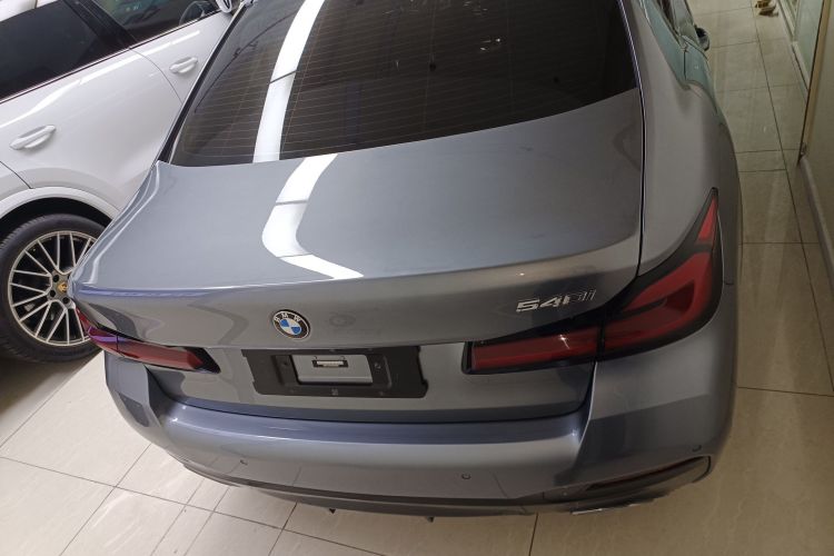 宝马5系(进口) 2022款 改款 540i 风尚版 M运动套装车身外观6