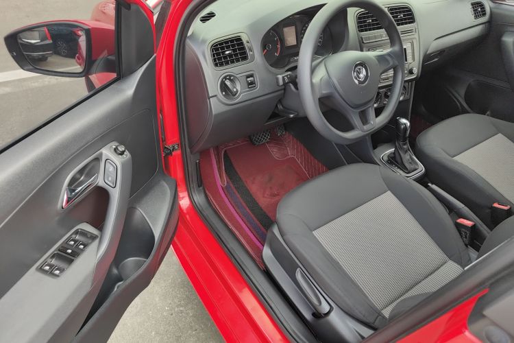 大众 Polo 2016款 1.4L 自动风尚型中控内饰7003