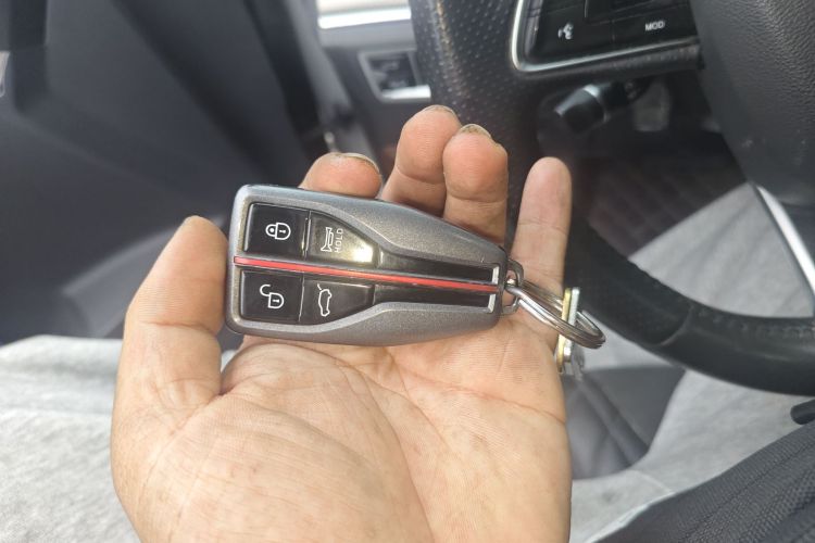 红旗HS5 2019款 2.0T 智联旗享版中控内饰11