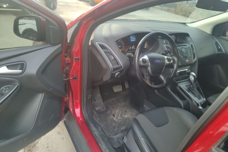 福特 福克斯 2012款 两厢 1.6L 自动风尚型中控内饰20