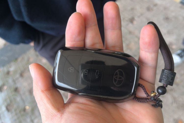 丰田 凯美瑞 2024款 双擎 2.0HXS 运动Plus版中控内饰11