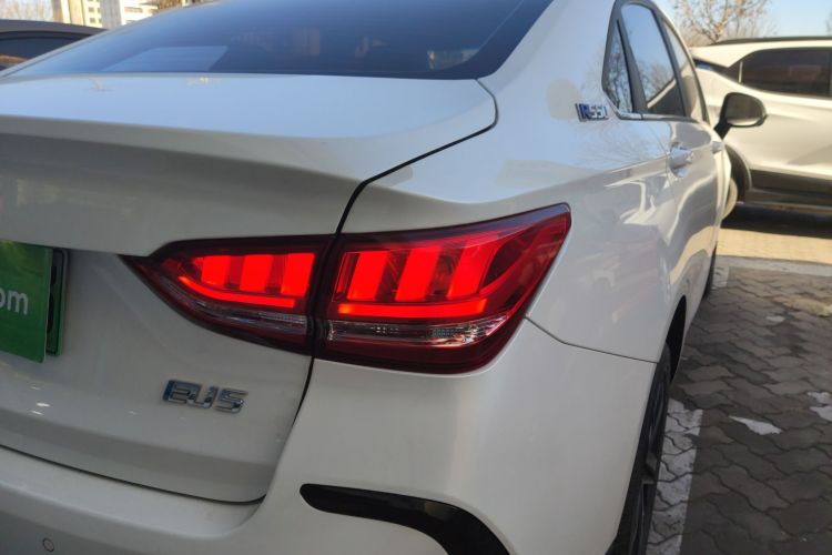 北京汽车 北京EU5 2018款 R550 智潮版车身外观9