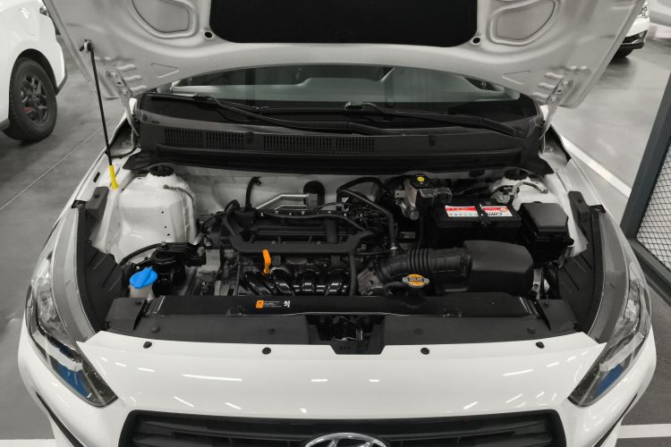 现代 瑞纳 2017款 1.4L 手动焕新版 国V机舱底盘24