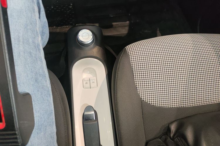 五菱汽车 宏光MINIEV 2024款 第三代 215km 青春版中控内饰18