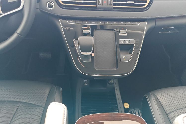 红旗HQ9 2023款 2.0T 智联旗享版中控内饰18