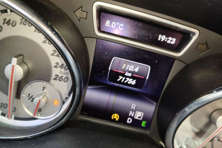 奔驰GLA 2015款 GLA 220 4MATIC 时尚型中控内饰15