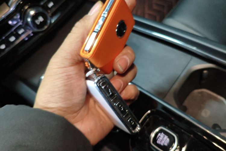 沃尔沃XC60新能源 2025款 插电式混动 长续航四驱智远运动版中控内饰11