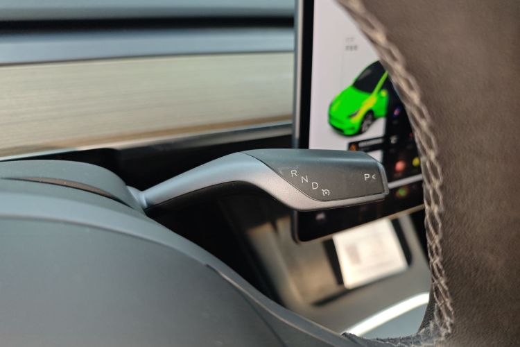 特斯拉 Model Y 2021款 长续航全轮驱动版中控内饰18