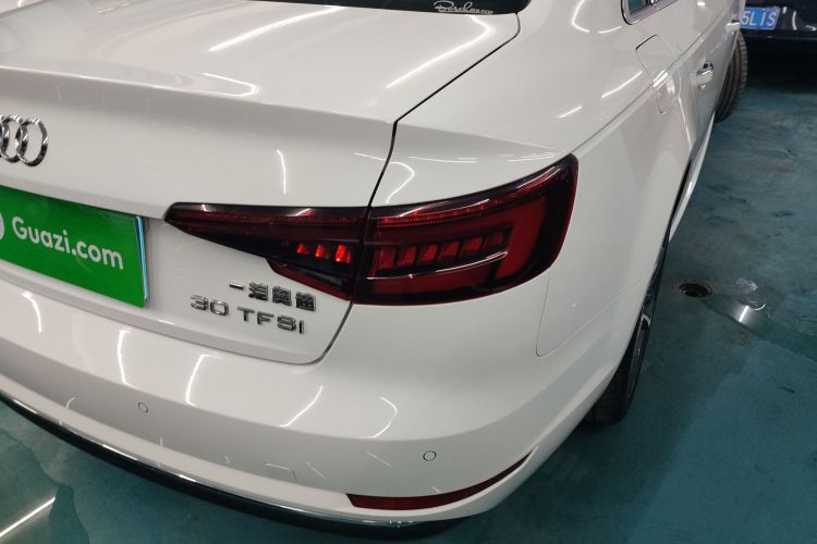 奥迪A4L 2018款 30周年年型 30 TFSI 进取型车身外观9