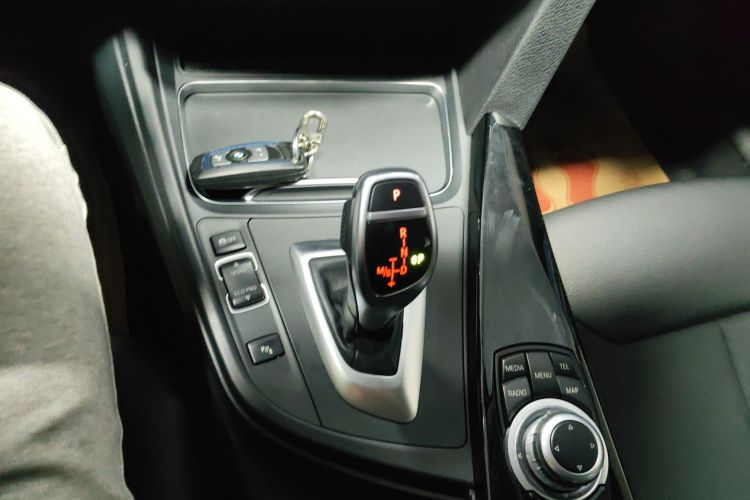 宝马3系 2017款 320Li M运动型局部细节18