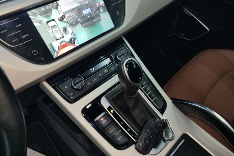 吉利汽车 博越 2018款 1.8TD 自动两驱智尊型4G互联版中控内饰18