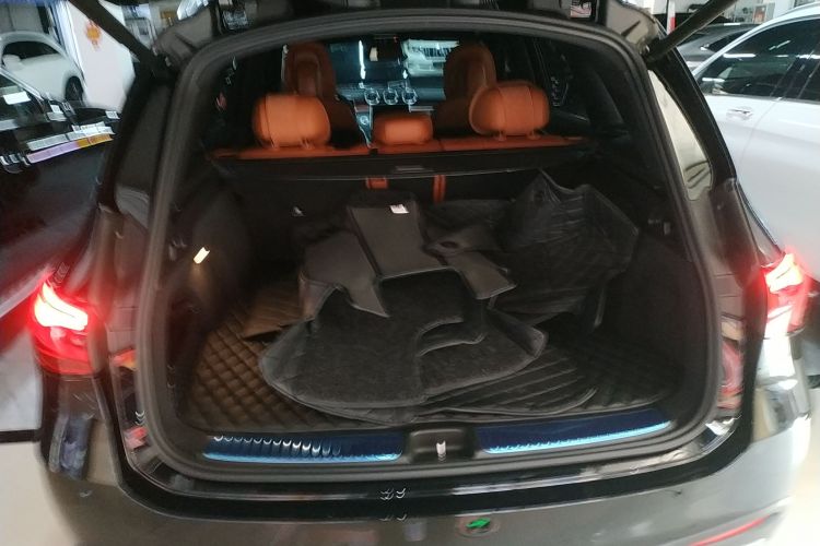 奔驰GLC 2024款  改款 GLC 260 L 4MATIC 豪华型 5座中控内饰23