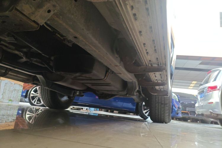 江铃 驭胜S350 2016款 2.0T 自动两驱汽油超豪华版7座局部细节9002