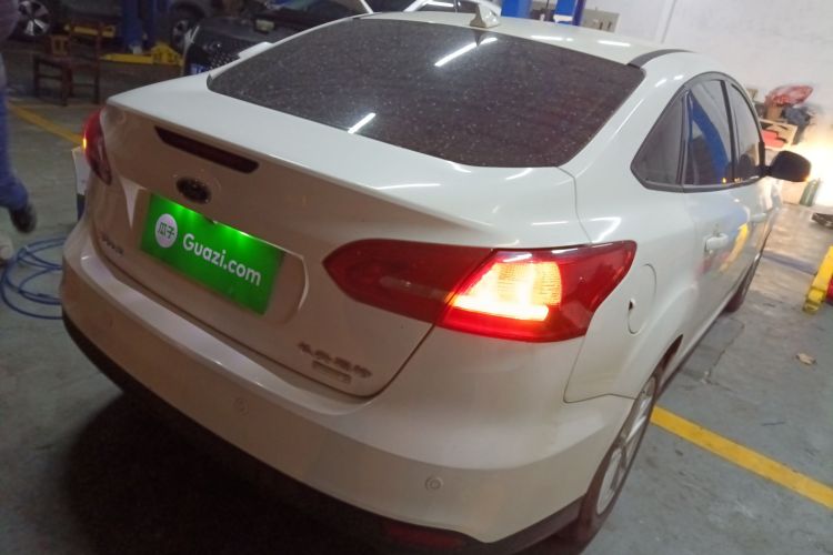 福特 福克斯 2017款 三厢 EcoBoost 125 自动超能风尚型智行版车身外观6005