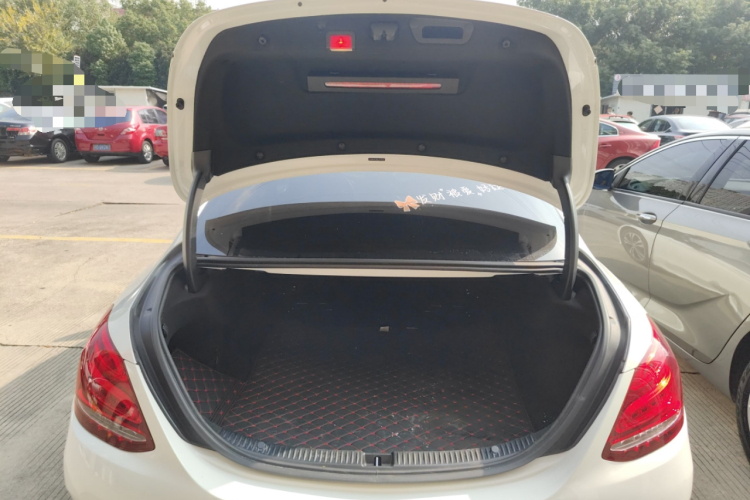 奔驰C级 2018款 C 200 运动版局部细节23