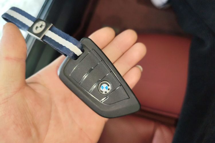 宝马3系 2023款 325i M运动套装中控内饰7001