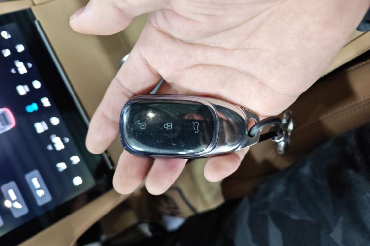 理想汽车 理想ONE 2021款 增程6座版中控内饰7001