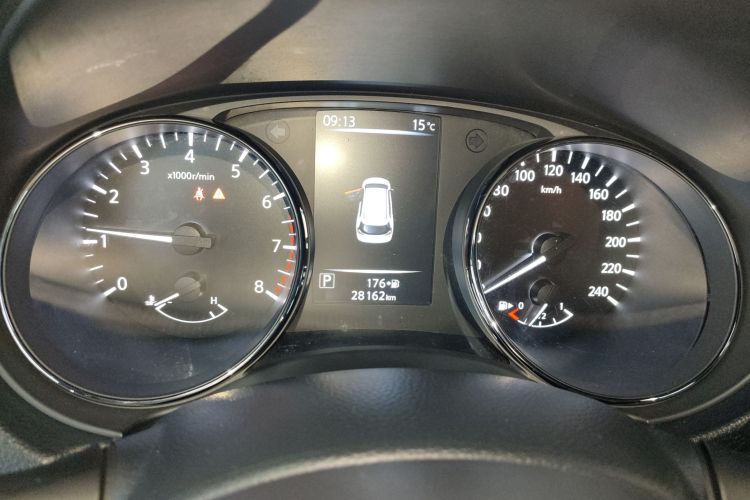 日产 奇骏 2023款 经典 2.0L 两驱智联臻享版中控内饰14