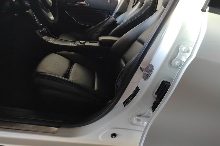 奔驰GLA 2019款 GLA 200 时尚型局部细节19