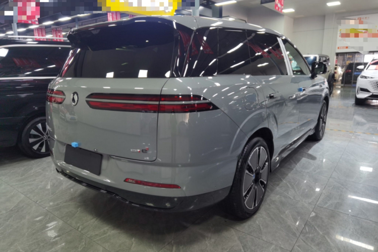 腾势N8L 2025款 旗舰型车身外观7